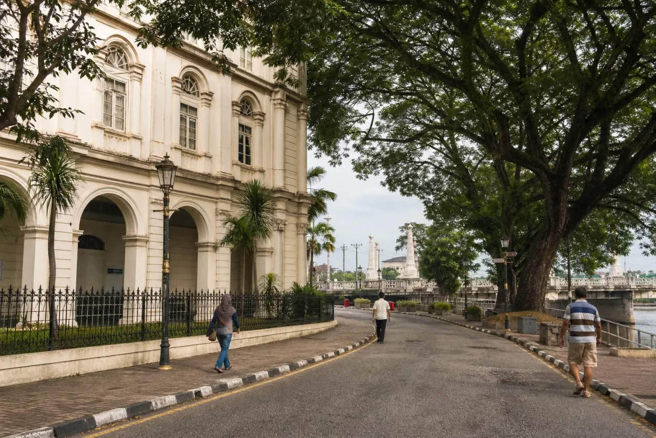 AI-created editorial interpretation of Klang's shaded royal-town streets and historic riverside architecture