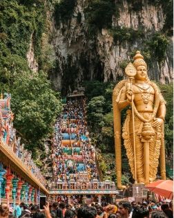 The colourful staircase and golden statue at Batu Caves